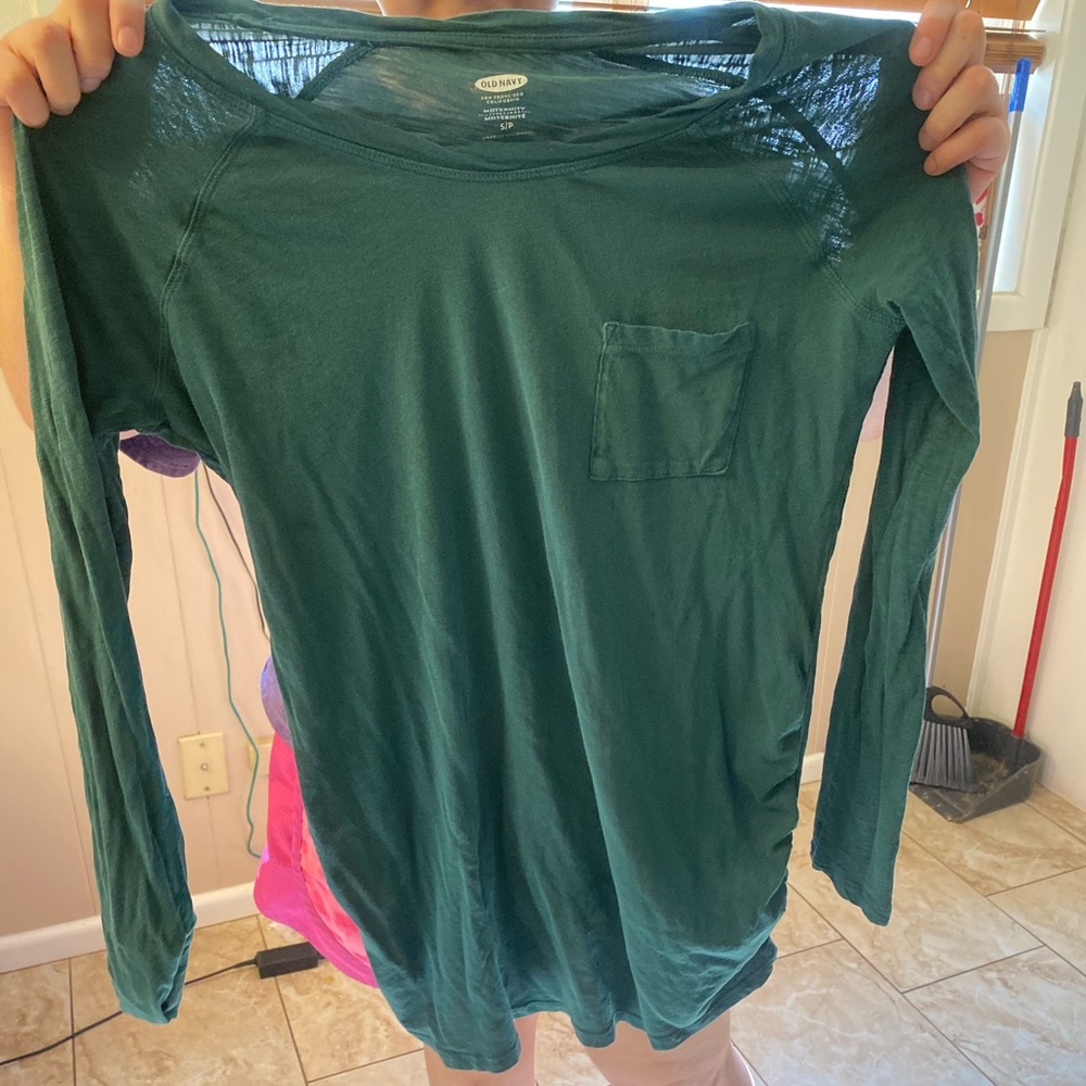 Small maternity top, fits like medium